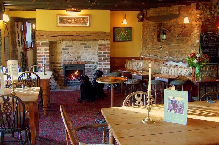 The Hunters Rest Inn Clutton Εξωτερικό φωτογραφία